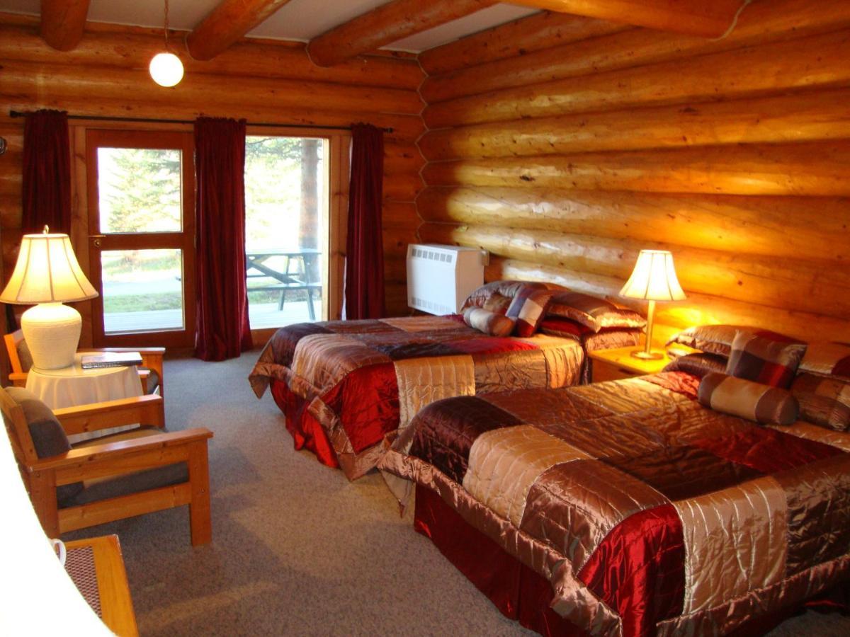 Helmcken Falls Lodge Cabin Rooms And Rv Park Клірвотер Екстер'єр фото