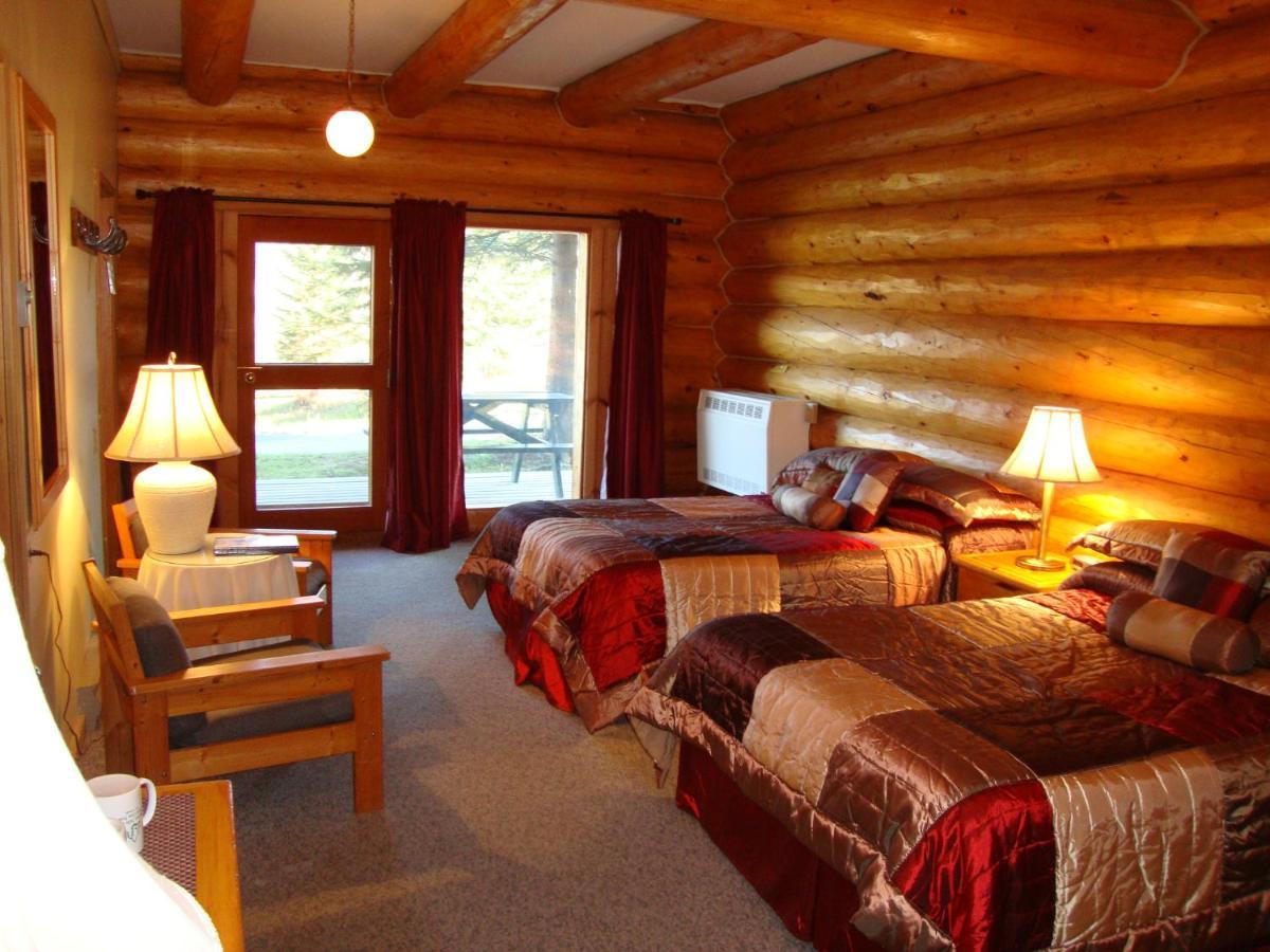 Helmcken Falls Lodge Cabin Rooms And Rv Park Клірвотер Екстер'єр фото