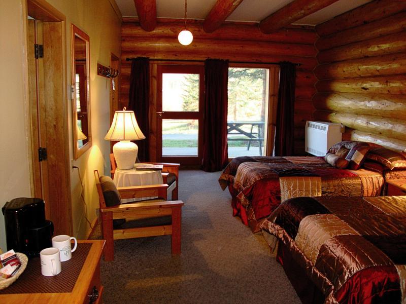 Helmcken Falls Lodge Cabin Rooms And Rv Park Клірвотер Екстер'єр фото